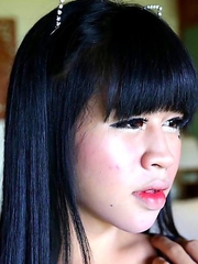 22 year old horny Thai ladyboy Dear gets naughty with white tourist